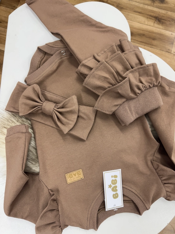 Dziewczęcy brązowy komplet dresowy legginsy z falbankami body lub bluzka oraz opaska z kokardką